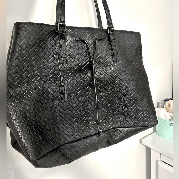 Calvin Klein Black Shoulder Bag - Picture 1 of 5